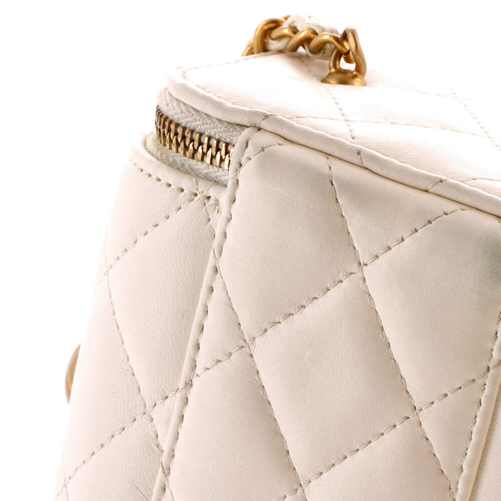 Chanel Pearl Crush Vanity Case With #244769C24B - Picture 7 of 8